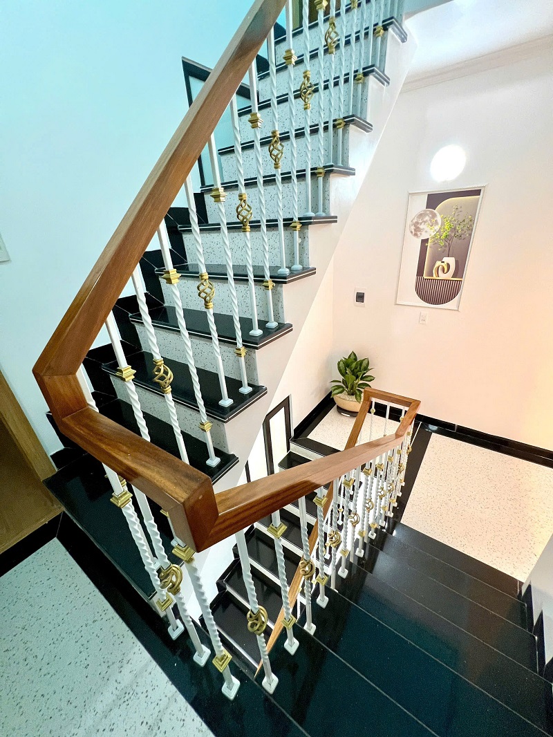 BÁN NHÀ SÂN CỔNG NGÕ 304 CHỢ HÀNG, LÊ CHÂN, HẢI PHÒNG